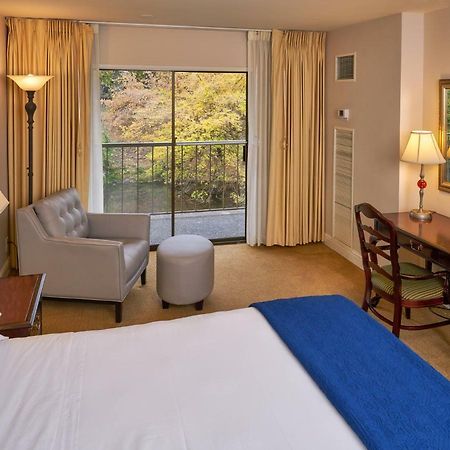 Inn At The Commons Медфорд Екстер'єр фото