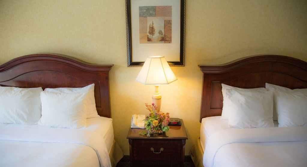 Inn At The Commons Медфорд Екстер'єр фото