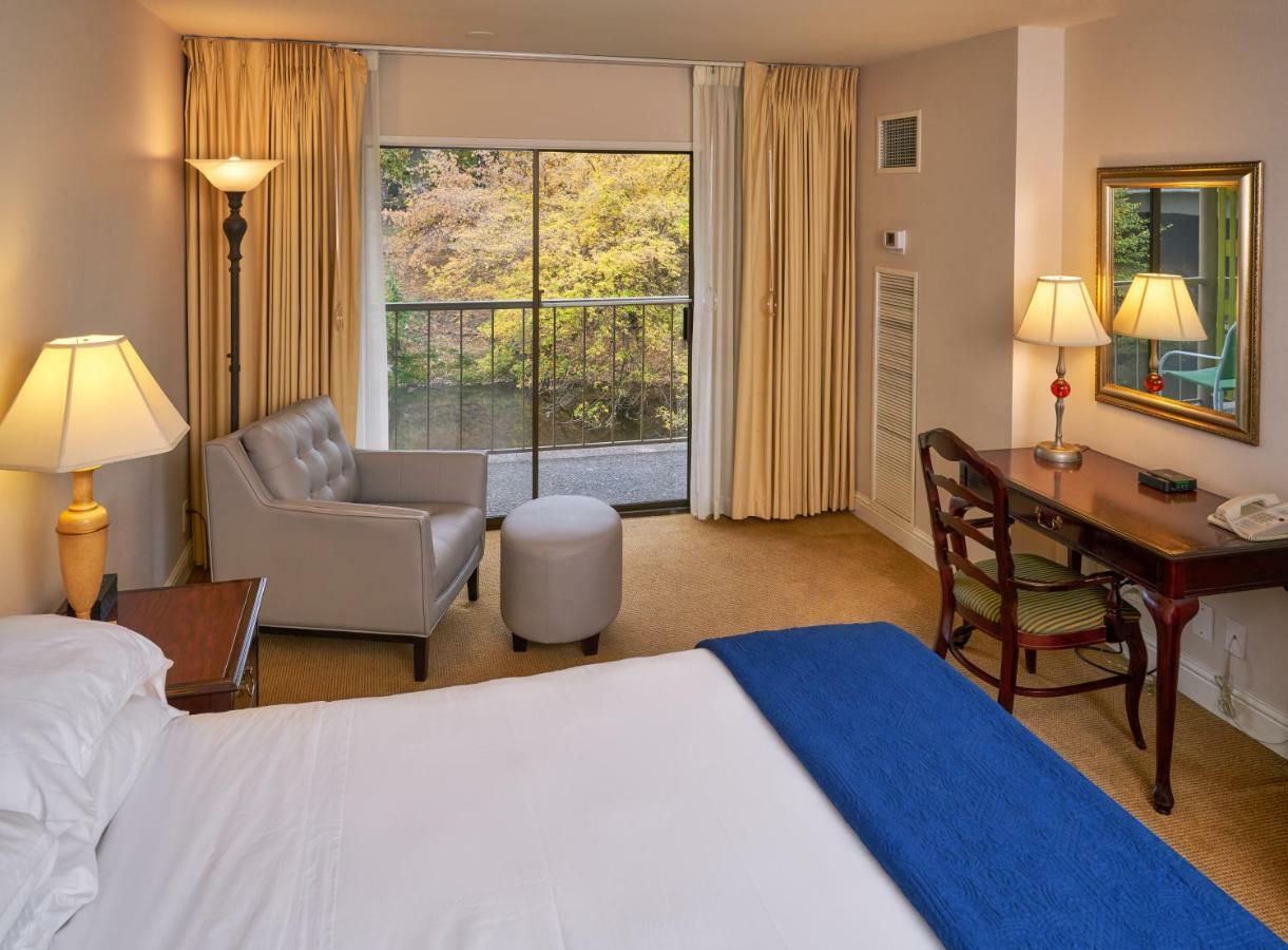 Inn At The Commons Медфорд Екстер'єр фото